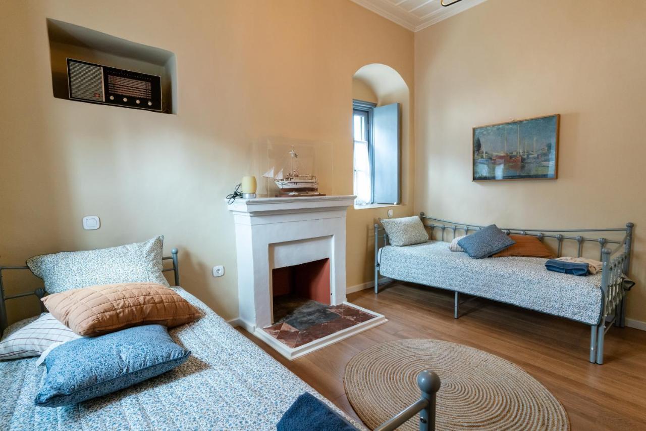 Englezena'S Guesthouse เลโอนีดีออน ภายนอก รูปภาพ