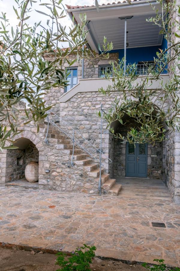 Englezena'S Guesthouse เลโอนีดีออน ภายนอก รูปภาพ